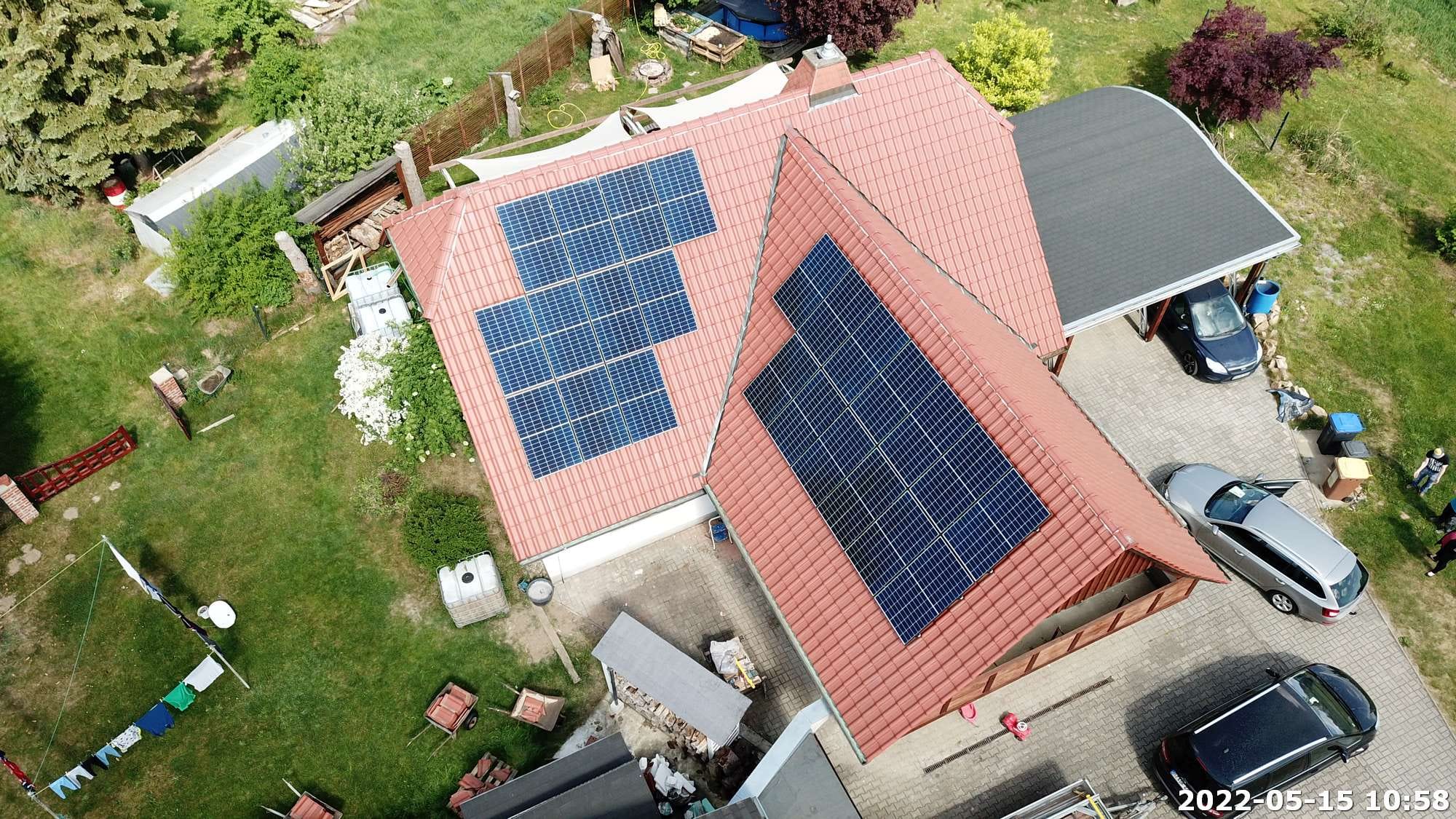 Installierte Photovoltaikanlage auf einem Hausdach